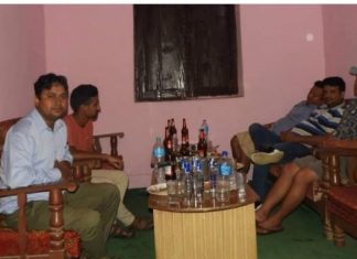 सुब्बादेखि हाकिमसम्म कार्यकक्षमा मदिरामा मस्त