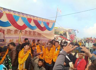 राक्सिराङमा काङ्ग्रेस परित्याग गरि दर्जनौं एमाले प्रवेश