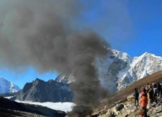 मनाङ एयरको हेलिकप्टर सोलुखुम्बुको लोबुचेमा दुर्घटना, पाईलट घाईते