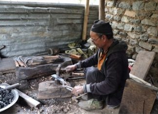 आरन चलाएर जीविका चलाउनै मुस्किल