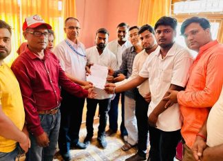 विद्यार्थीको अनुपातमा शिक्षकको माग गर्दै आन्दोलनसहित आजपाले बुझायो ज्ञापनपत्र