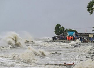 चक्रवात रेमाल: बंगलादेशको तटीय क्षेत्रमा हजारौं मानिस सुरक्षित स्थानतर्फ सारिदै