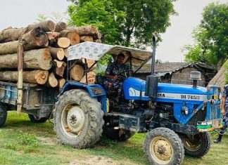 धनुषामा काठसहित ट्याक्टर नियन्त्रण