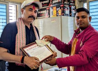 वरिष्ठ पत्रकार मिश्रा नगदसहित सम्मानित