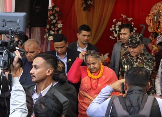 प्रधानमन्त्री कार्कीद्वारा कमलपोखरीमा छठीमाईको पूजा