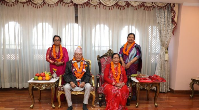 राष्ट्रपति पौडेलबाट शुभसाईतमा बहिनीहरूबाट तिहारको टीका ग्रहण