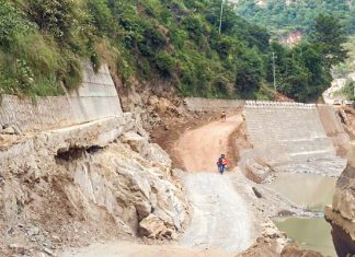 भीषण वर्षा र विपद्को उच्च जोखिम बढेपछि रातको समयमा बिपी राजमार्ग बन्द