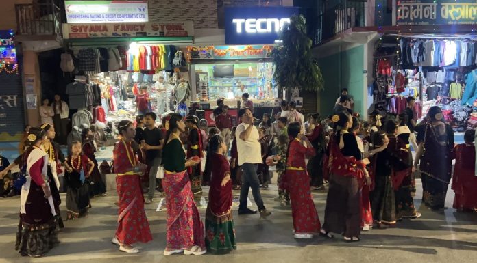 मौलिकता हराउँदै देउसी–भैलोमा