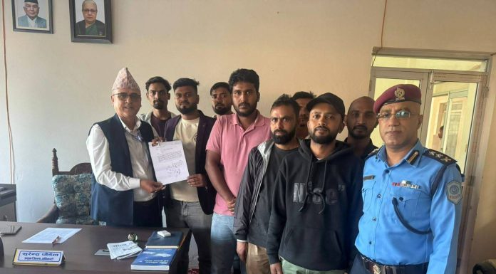 गृहमन्त्रीको राजीनामा माग गर्दै सिरहा बजर बन्द