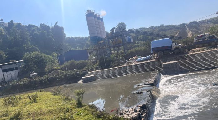 मन्त्री घिसिङको निर्देशनपछि बागमती नदी किनारका बेवारिसे सवारी साधन हटाउन सुरु