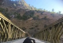 जब ९८ वर्षीय नन्दबहादुरले टोपी झिकेर पुललाई ढोगे..