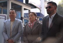 एनआरएनएद्वारा प्रहरी वृत्त दरबारमार्गलाई ब्यारिकेड हस्तान्तरण