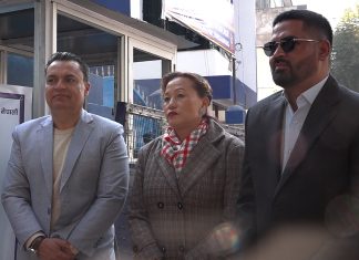 एनआरएनएद्वारा प्रहरी वृत्त दरबारमार्गलाई ब्यारिकेड हस्तान्तरण