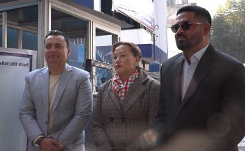 एनआरएनएद्वारा प्रहरी वृत्त दरबारमार्गलाई ब्यारिकेड हस्तान्तरण