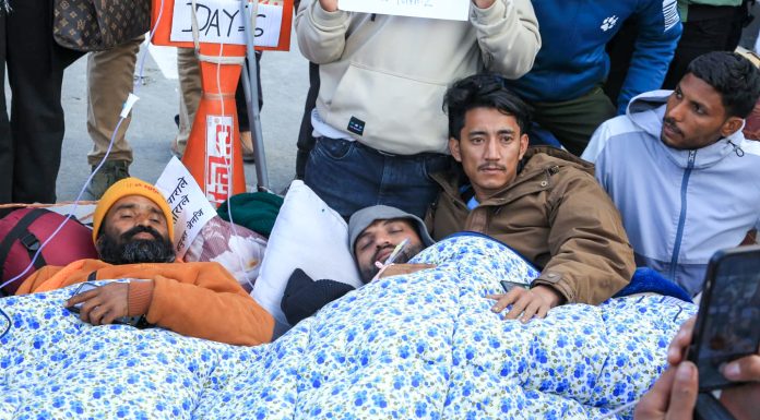 आमरण अनसनमा निकोलस भुसाल(तस्विरहरु)