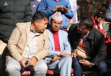 एमाले महाधिवेशनको मत परिणाम कुर्दै नेता–कार्यकर्ता (तस्विरहरु)