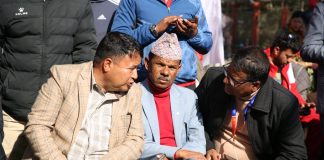 एमाले महाधिवेशनको मत परिणाम कुर्दै नेता–कार्यकर्ता (तस्विरहरु)