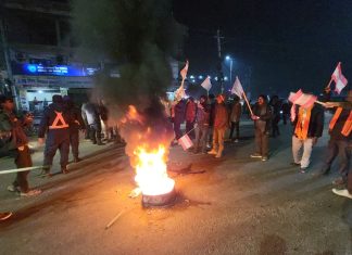 जनकपुरधाममा गगन थापाको पुतला दहन