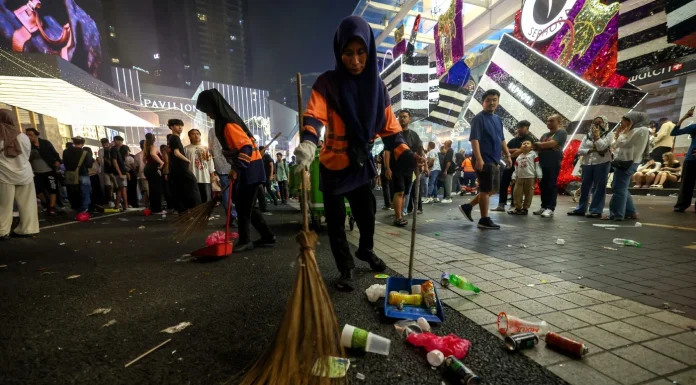 मलेसियामा जुलाई १ देखि जथाभावी फोहोर फ्याँक्नेलाई सामुदायिक सेवा सजाय लागू हुने