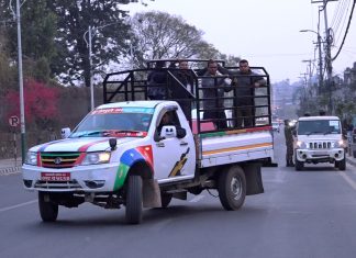 तीनकुने गैरीगाउँ अन्नपूर्ण विद्यालयबाट मतपेटिका संकलन (फाेटाे)