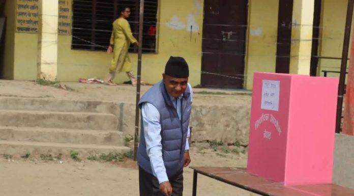 कर्णाली प्रदेशका मुख्यमन्त्री यामलाल कँडेलले गरे मतदान