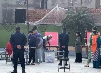 नेकपा संयुक्तका अध्यक्ष चन्द्रदेव जोशीले ८९ बर्षको उमेरमा गरे मतदान