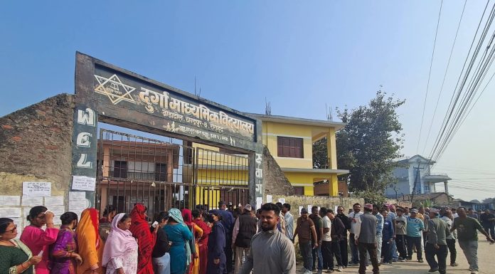 रौतहटमा दिउँसो साढे १२ बजेसम्म ३८ प्रतिशत मतदान, उत्साहजनक सहभागिता