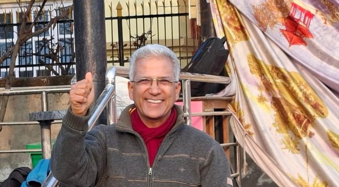 रवीन्द्र मिश्रले गरे मतदान
