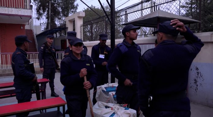 प्रिमियर कलेज बानेश्वरबाट मतपेटिका संकलन (फाेटाे)