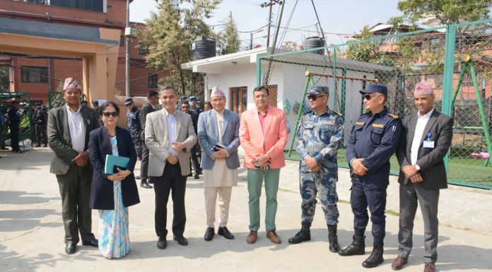 ओमप्रकाश अर्यालले गरे मतदान, देशभर शान्तिपूर्ण मतदान भइरहेको दाबी