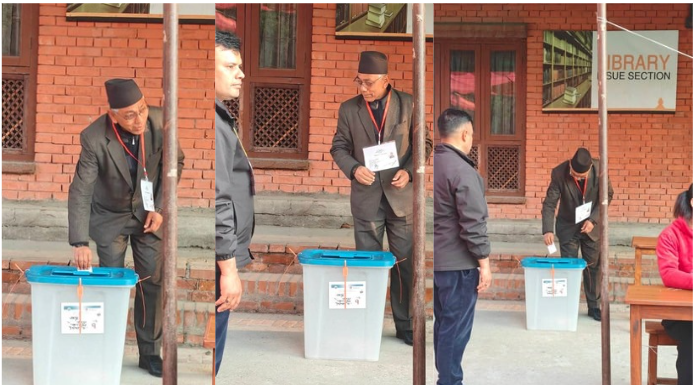 नेमकिपा सचिव प्रेम सुवालद्वारा भक्तपुरमा मतदान