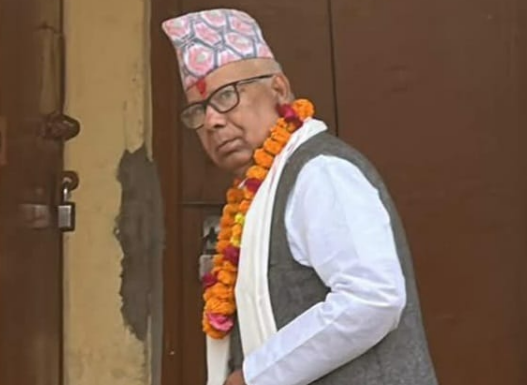 रौतहटमा पूर्वप्रधानमन्त्री नेपालद्वारा मतदान : लोकतन्त्र सुदृढीकरणका लागि मतदान गर्न आह्वान