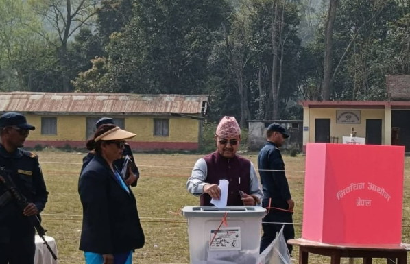 कांग्रेसका पूर्वकार्यवहाक सभापति खड्काले गरे मतदान