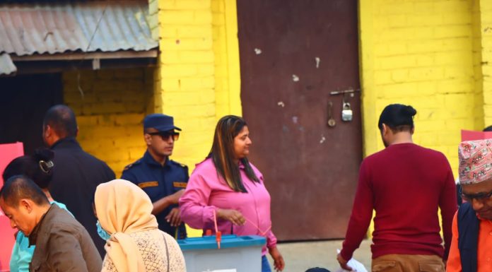 कोशी प्रदेशमा मतदान सुरु (तस्विरहरु)