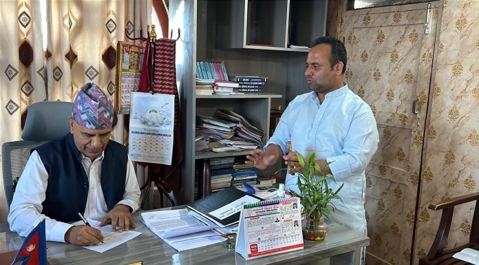 भृकुटी कागज कारखानाको व्यवस्थापन तथा श्रमिकहरूको बक्यौता तत्काल भुक्तानी गर्न प्रधानमन्त्रीलाई ज्ञापन