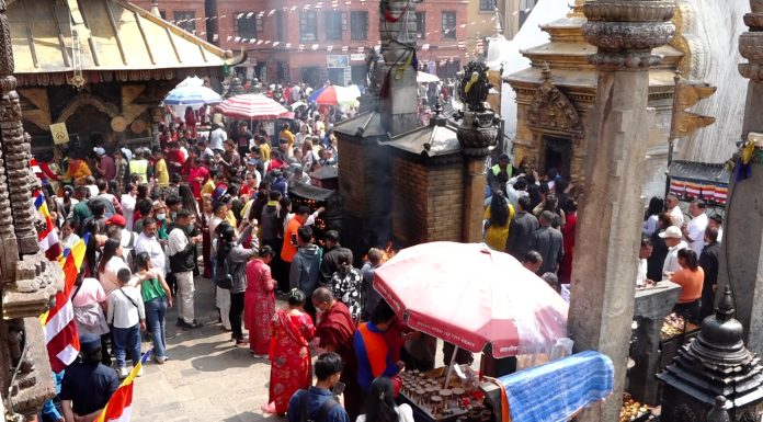 बुद्धजयन्तीको अवसरमा स्वयम्भूमा भक्तजनहरुको घुँइचो (फोटो,भिडियो)