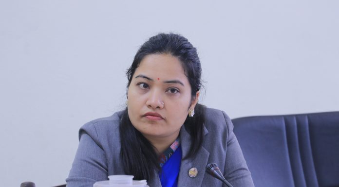 कर्मचारीलाइ राजनीति नगर्न सरकारको चेतावनी