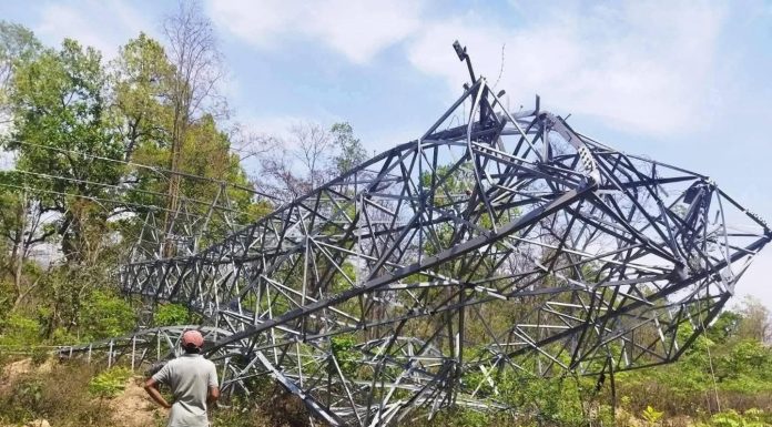 १३२ केभी प्रशारण लाइनका पोल ढलेपछि कर्णाली अन्धकार