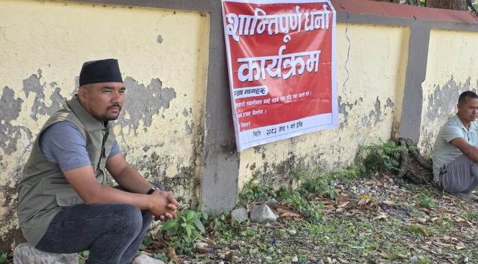 विकासका लागि बजेट माग्दै वडाध्यक्ष बसे मुख्यमन्त्री कार्यालयमा धर्ना