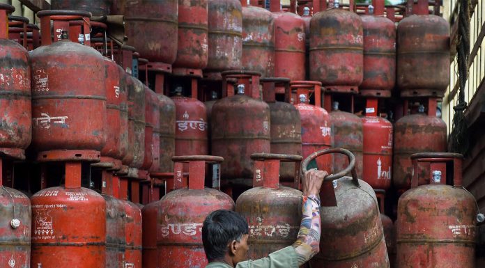 भारतमा एलपी ग्यासको मूल्य बढ्यो, नेपालमा के होला ?