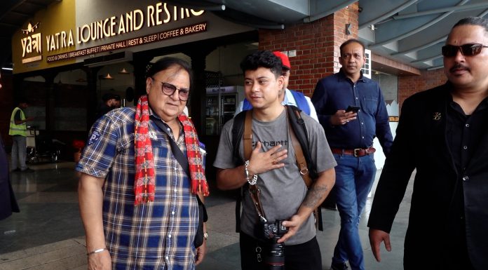 ‘है जवानी तो इश्क होना है’ को प्रचारका लागि वरिष्ठ भारतीय अभिनेता राकेश बेदी काठमाडौंमा