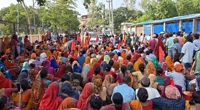 मधेश प्रदेशका आठवटै जिल्लाका मिटरब्याज पीडितद्वारा अदालत अगाडि प्रदर्शन