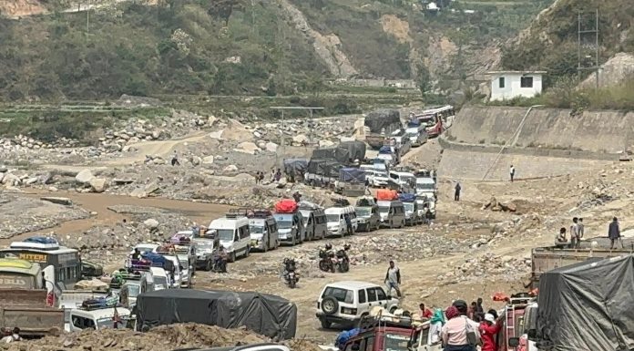 बीपी राजमार्गमा सवारी आवागमन तत्कालका लागि ‘होल्ड’