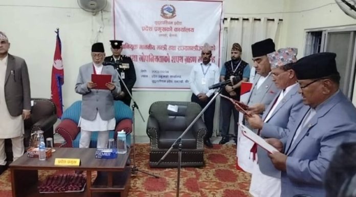 सुदूरपश्चिममा मन्त्रीपरिषद् पुनर्गठन, कांग्रेसका तीन मन्त्री र दुई राज्यमन्त्रीले लिए शपथ