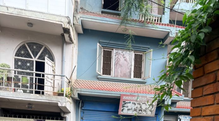 मिडिया कार्यालयअगाडि शंकास्पद गाडी पार्किङ