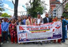 भूमिहीन सुकुम्बासीहरुलाई यो देशमा बाँच्न देउ भन्दै विरोध प्रदर्शन (तस्विरहरु)